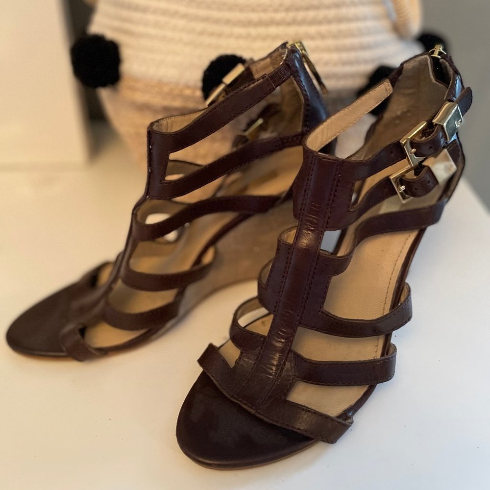 Louise Ciao by Vince Camuto brown wedge heels